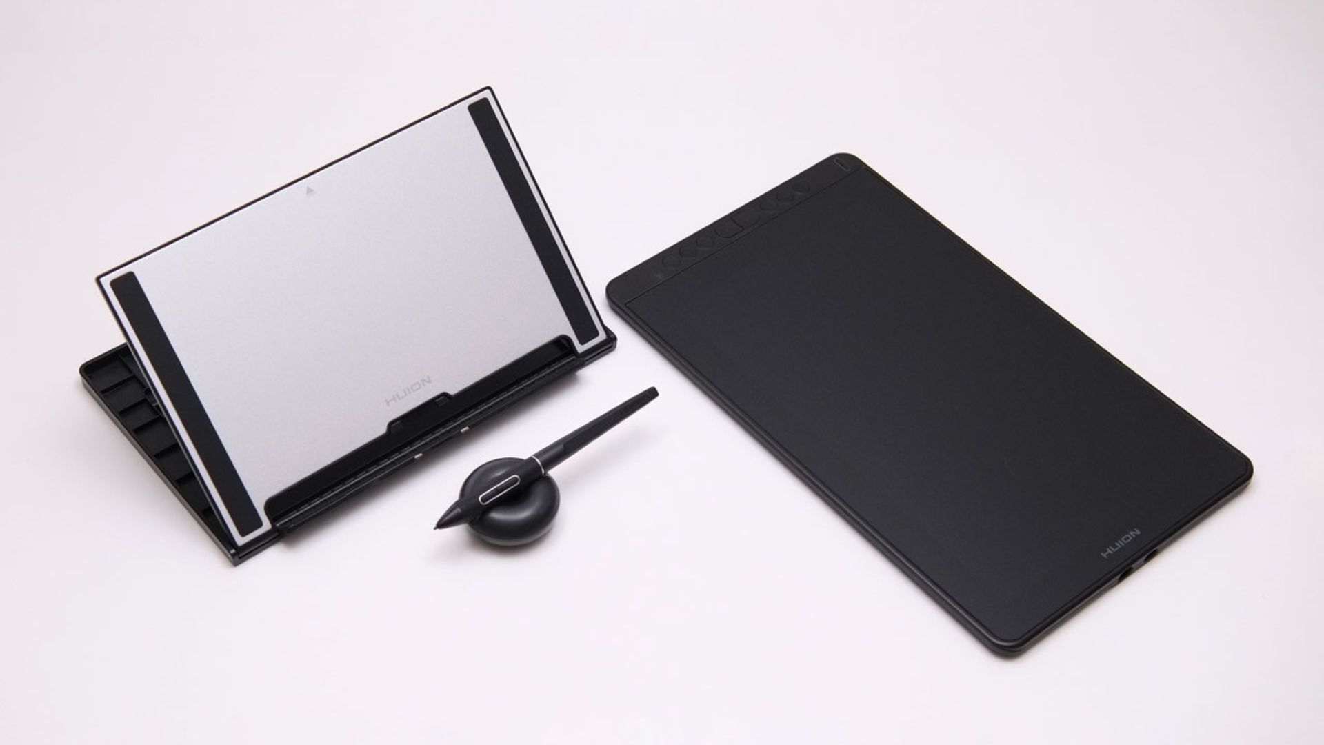 Đánh giá màn hình bút Huion Kamvas 13: Từ ý tưởng đến kiệt tác – Công cụ không thể thiếu của mọi nhà sáng tạo 1 Huion Kamvas 13 1