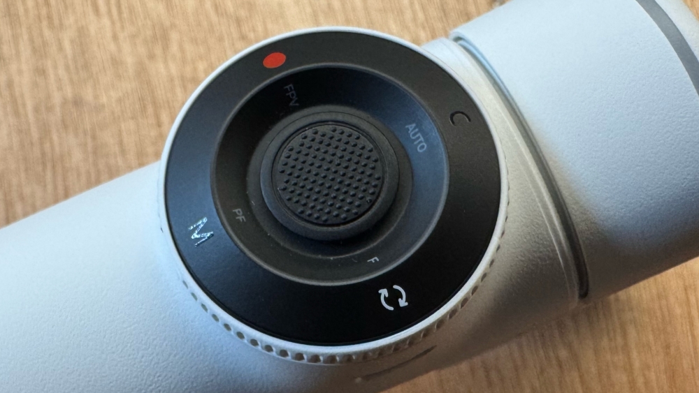 Đánh giá Insta360 Flow 2 Pro: Chống rung cực mượt, tracking cực nét 20 Insta360 Flow 2 Pro 6