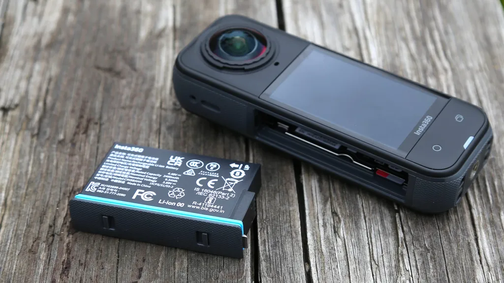 Insta360 X5 xuất sắc với khả năng quay 8K: Chinh phục bóng tối và mưa gió 23 Insta360 X5 10