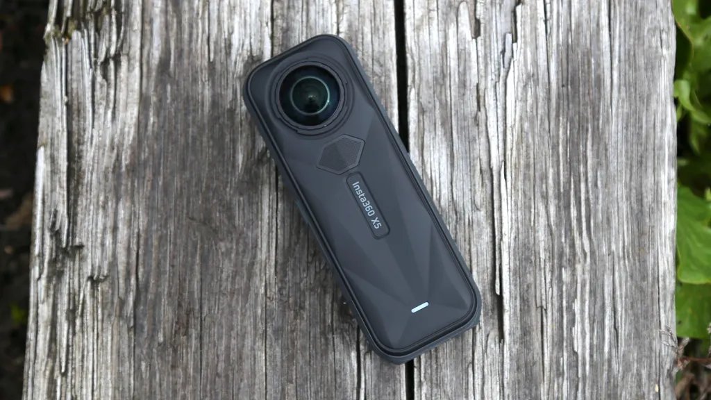 Insta360 X5 xuất sắc với khả năng quay 8K: Chinh phục bóng tối và mưa gió 15 Insta360 X5 2