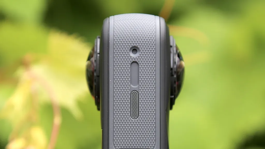 Insta360 X5 xuất sắc với khả năng quay 8K: Chinh phục bóng tối và mưa gió 16 Insta360 X5 3