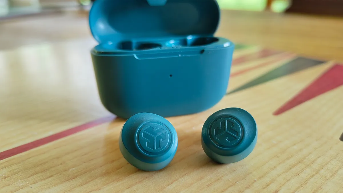 Đánh Giá JLab Go Pop+: Âm thanh ổn, kết nối mượt trong tầm giá với thời lượng pin ấn tượng 10 JLab Go Pop 2