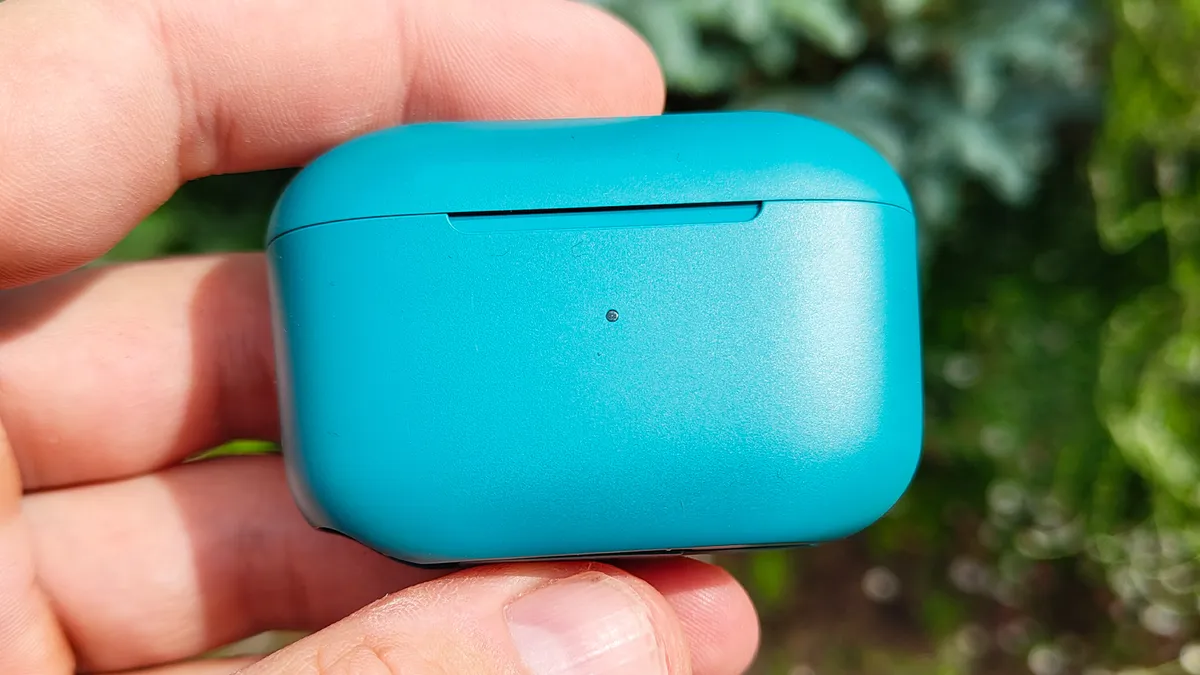 Đánh Giá JLab Go Pop+: Âm thanh ổn, kết nối mượt trong tầm giá với thời lượng pin ấn tượng 12 JLab Go Pop 4