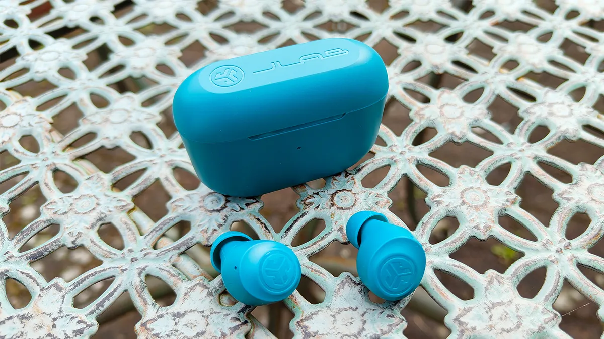 Đánh Giá JLab Go Pop+: Âm thanh ổn, kết nối mượt trong tầm giá với thời lượng pin ấn tượng 14 JLab Go Pop 6