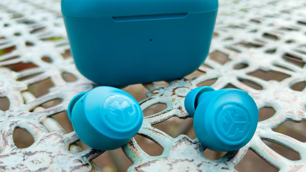 Đánh Giá JLab Go Pop+: Âm thanh ổn, kết nối mượt trong tầm giá với thời lượng pin ấn tượng 15 JLab Go Pop 7