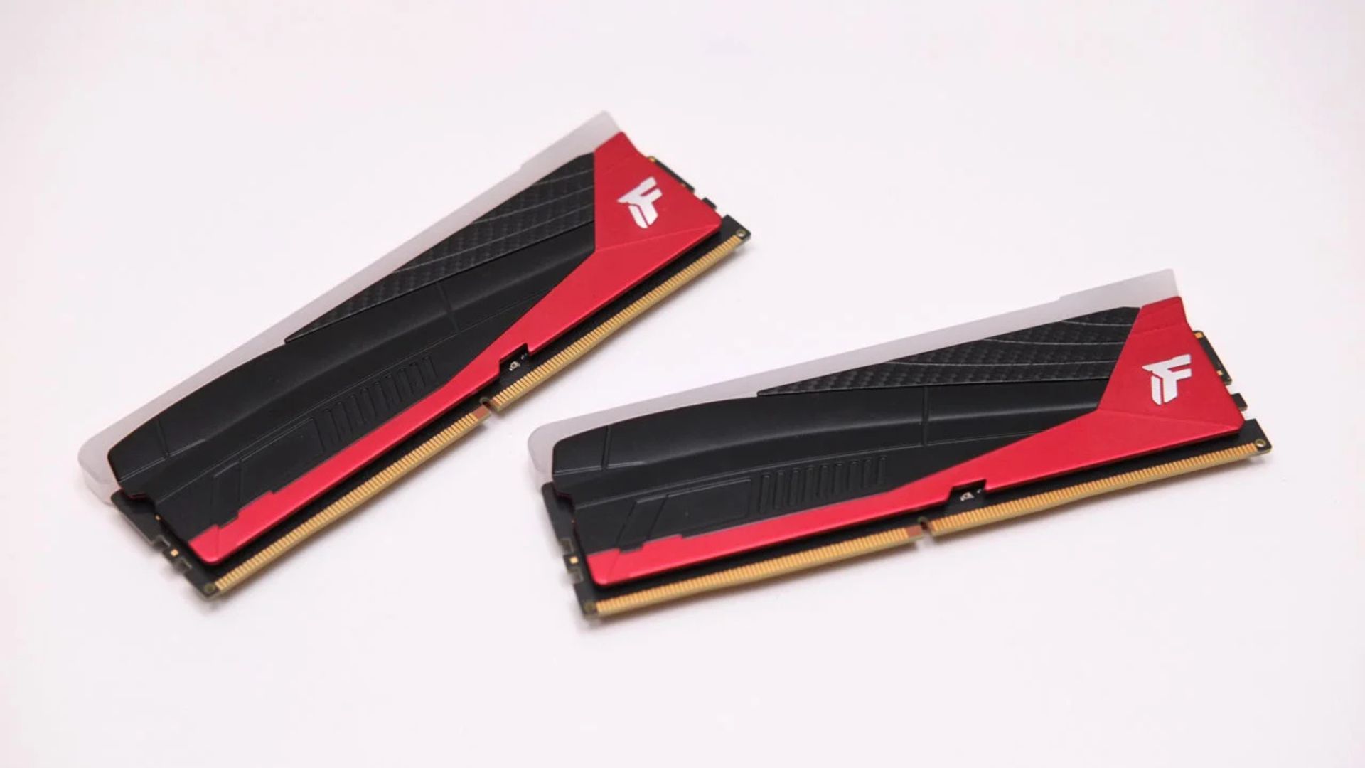 Đánh giá Kingston FURY Renegade DDR5-8000 RGB LE 48GB: Đẹp mắt, mạnh mẽ, và siêu dung lượng. 1 Kingston FURY Renegade DDR5 8000 RGB LE 48GB 1