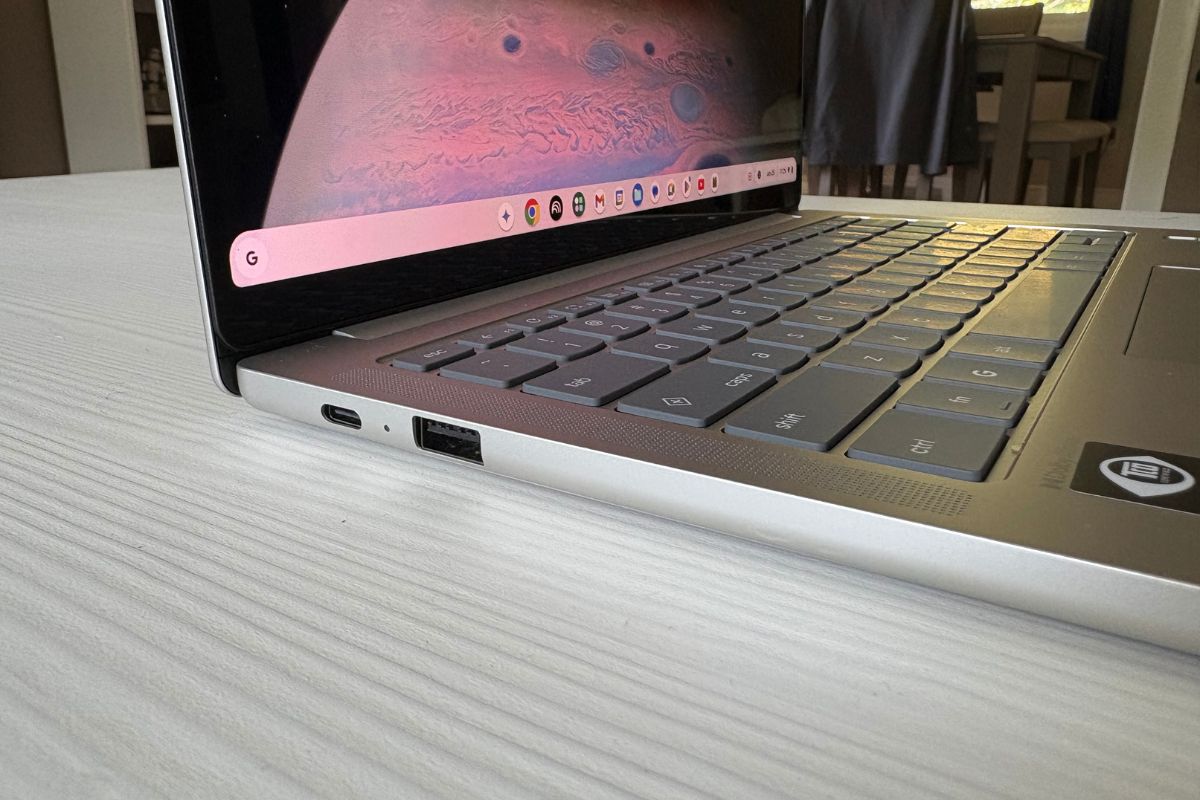 Lenovo Chromebook Plus 14 7