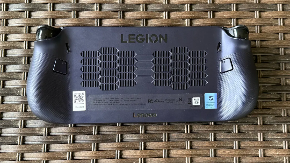 Đánh giá Lenovo Legion Go S (SteamOS): Hiệu năng cực cao với mức giá tương xứng 19 Lenovo Legion Go S 5