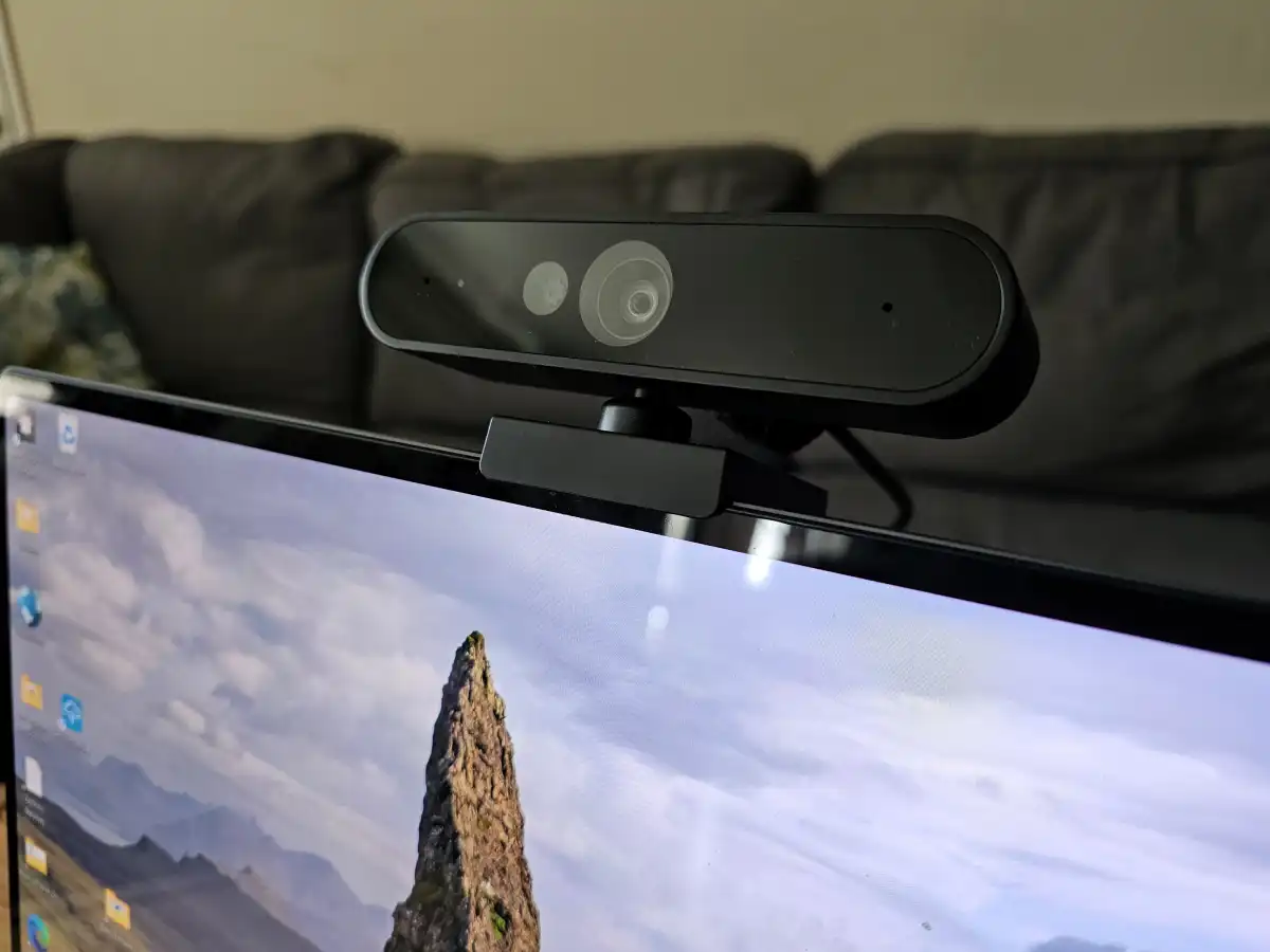 Đánh giá Lenovo Performance FHD Webcam: Hình ảnh sắc nét cho công việc và streaming mượt mà 6 Lenovo Performance FHD Webcam 2