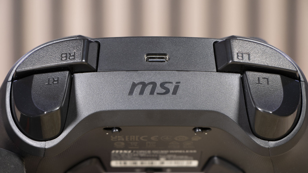 Đánh giá MSI FORCE GC300 Wireless: Tay cầm chơi game đa nền tảng có gì đặc biệt? 45 MSI FORCE GC300 Wireless 12