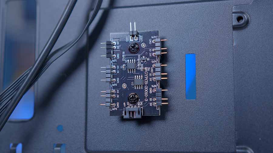 MSI MAG Forge 320R Case 11