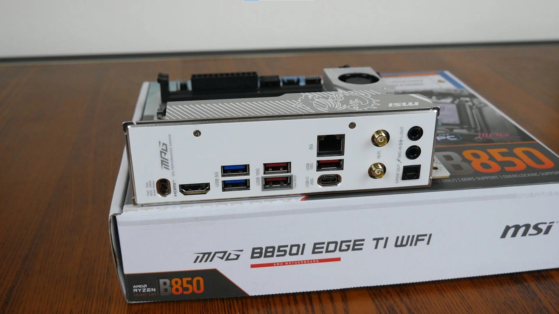 Đánh giá bo mạch chủ MSI MPG B850I EDGE TI WIFI: Sức mạnh AM5 nhỏ gọn cho PC gaming 2025 64 MSI MPG B850I EDGE TI WIFI 2