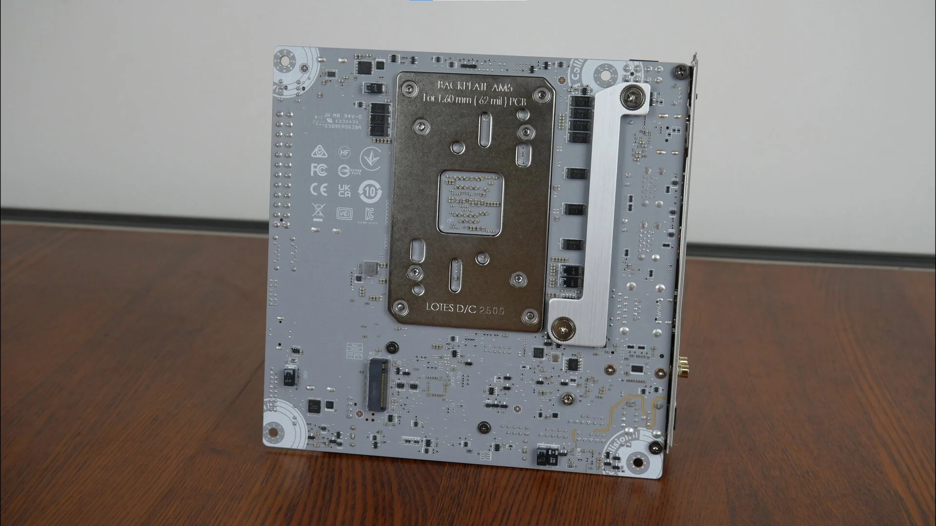 Đánh giá bo mạch chủ MSI MPG B850I EDGE TI WIFI: Sức mạnh AM5 nhỏ gọn cho PC gaming 2025 39 MSI MPG B850I EDGE TI WIFI 27