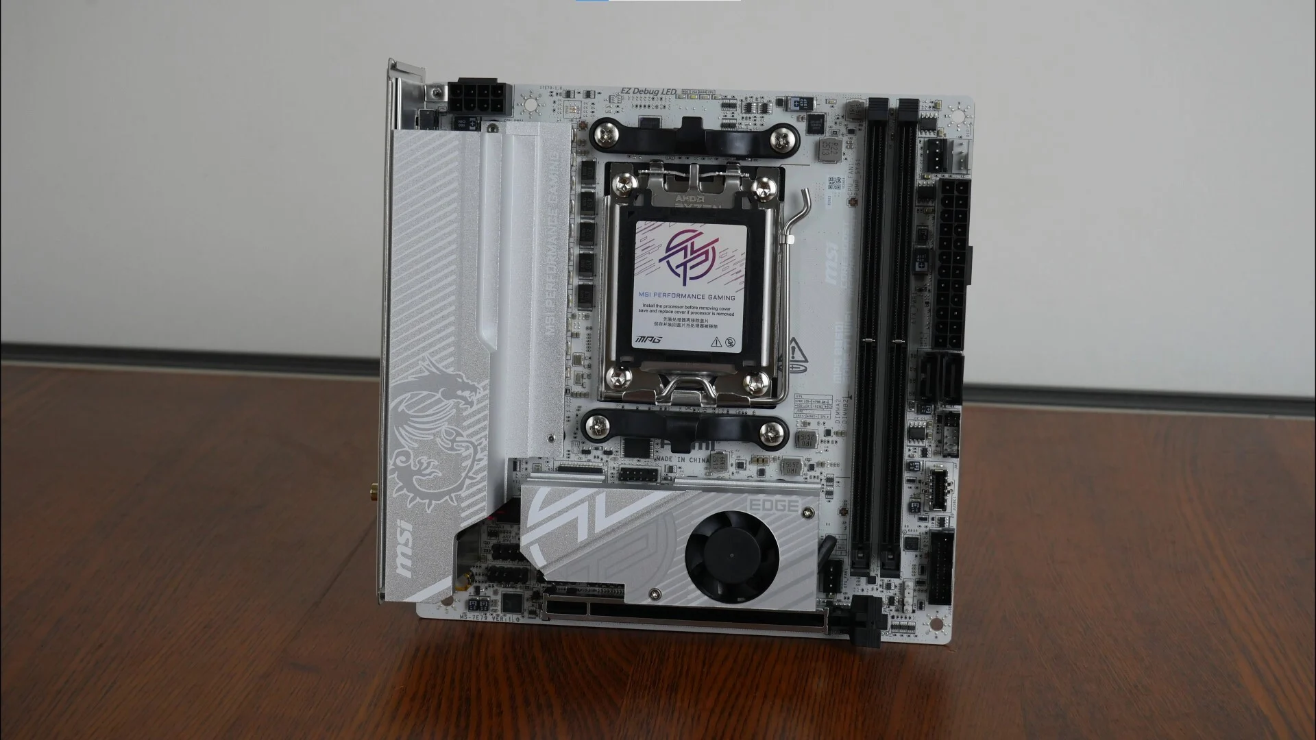 Đánh giá bo mạch chủ MSI MPG B850I EDGE TI WIFI: Sức mạnh AM5 nhỏ gọn cho PC gaming 2025 38 MSI MPG B850I EDGE TI WIFI 28