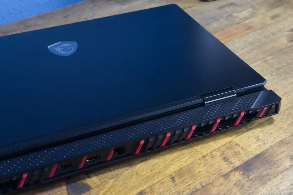 MSI Raider A18 HX A9W 1