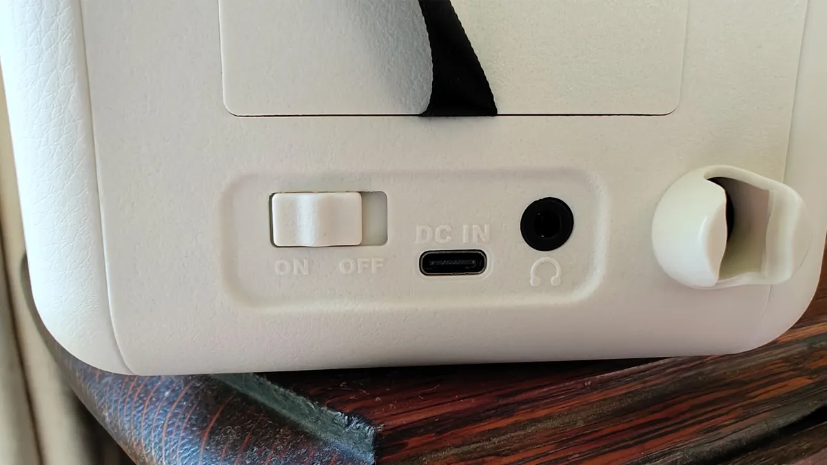 Đánh giá Majority Little Shelford: Radio DAB+ cổ điển, âm thanh sống động 10 Majority Little Shelford 3