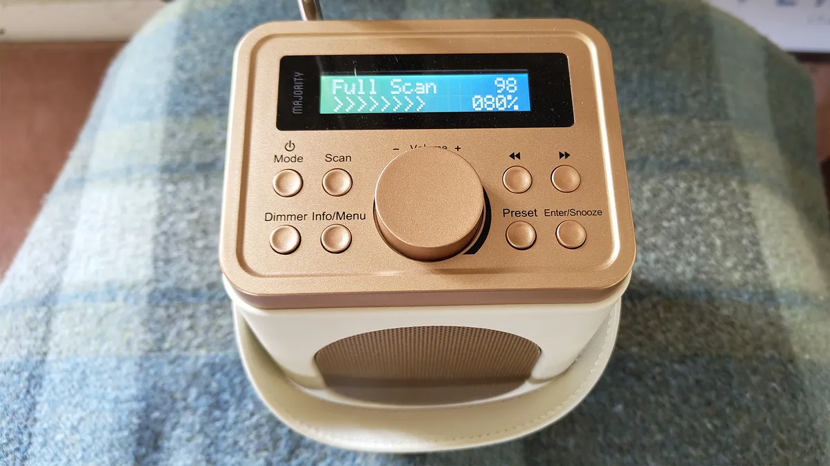 Đánh giá Majority Little Shelford: Radio DAB+ cổ điển, âm thanh sống động 11 Majority Little Shelford 4