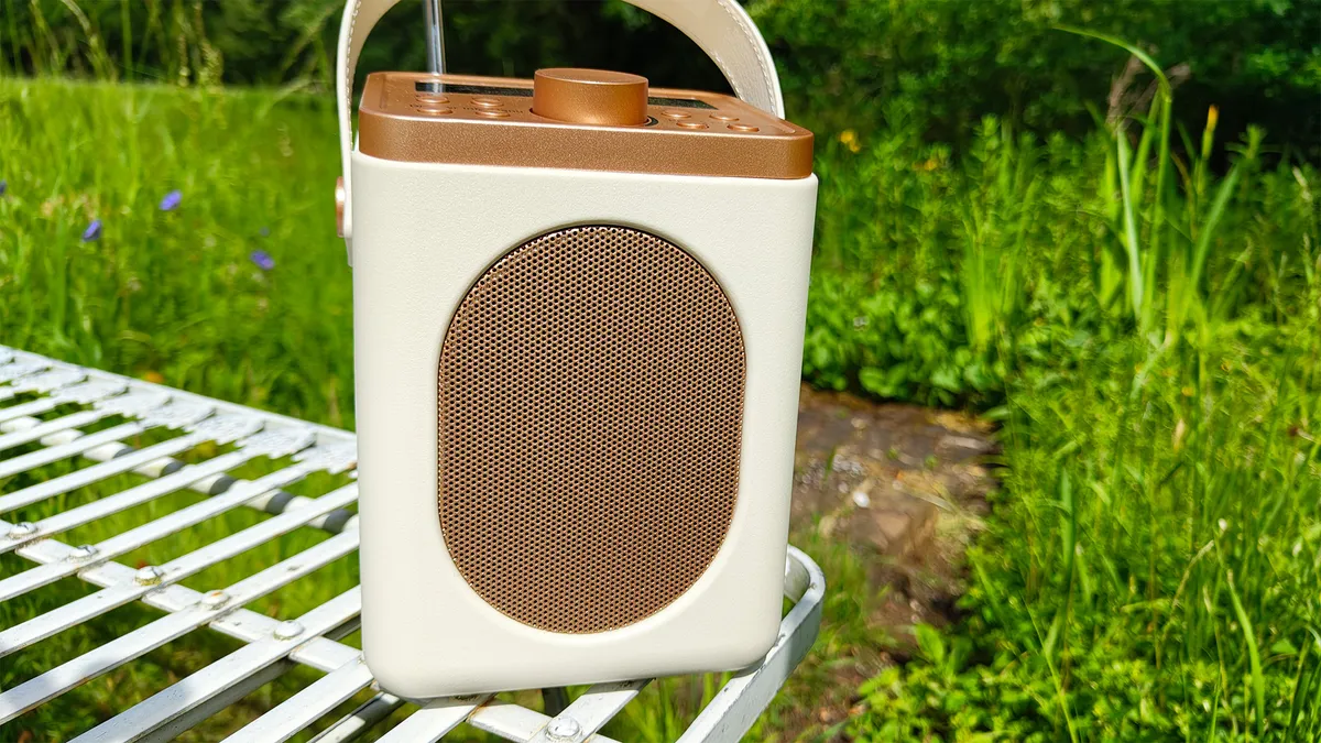 Đánh giá Majority Little Shelford: Radio DAB+ cổ điển, âm thanh sống động 13 Majority Little Shelford 6