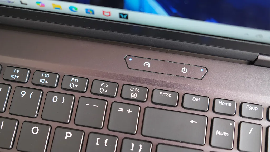 Medion Erazer Beast 16 X1 8