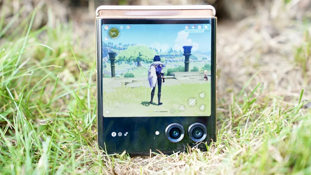 Đánh giá Motorola Razr+ (2025): Chiếc điện thoại nắp gập vượt xa những tính năng cơ bản 28 Motorola Razr 12
