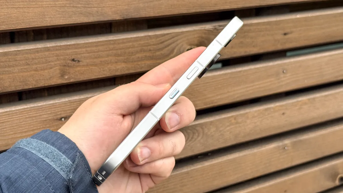 Đánh giá Nothing Phone 3: Chiếc flagship đầu tiên hầu như không bị lỗi thời 12 Nothing Phone 3 3