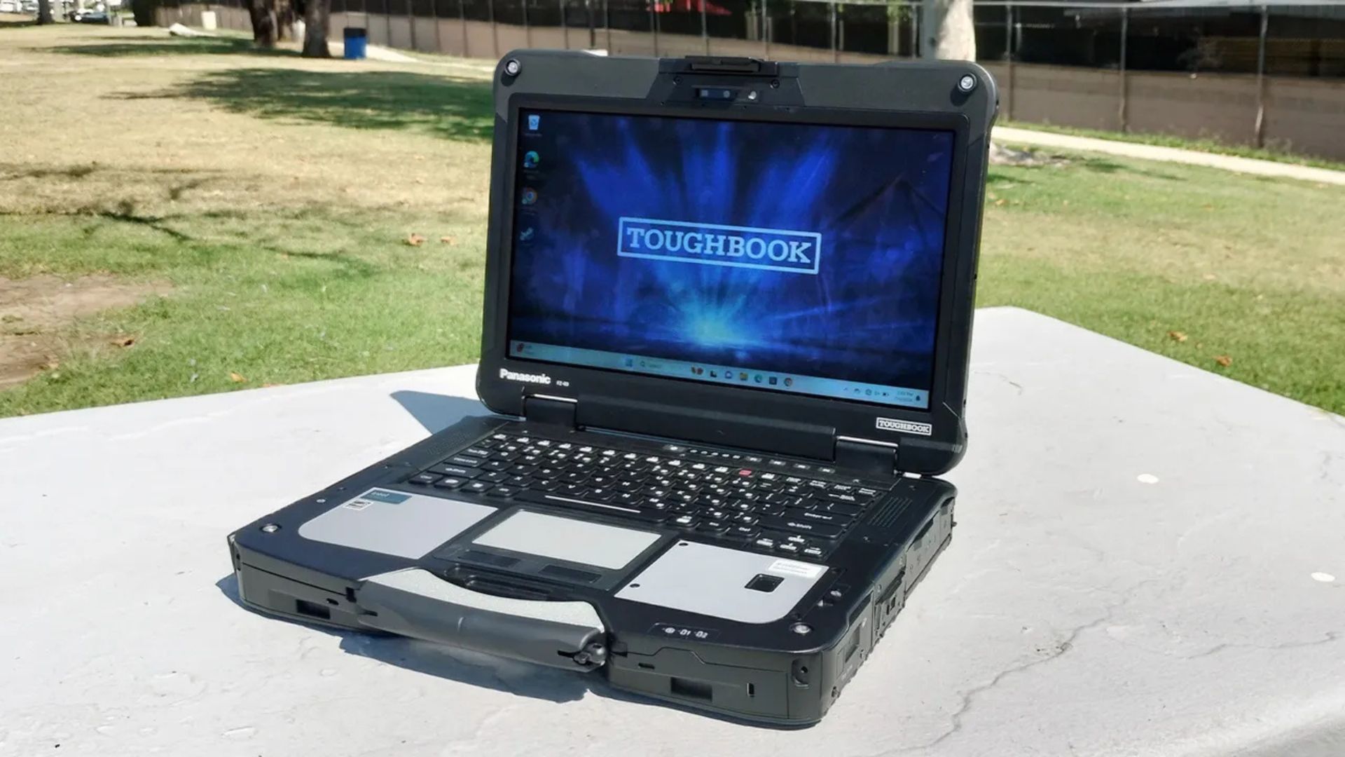 Đánh giá Panasonic Toughbook 40: Laptop siêu bền bỉ chuyên dụng cho quân sự, công trình và công nghiệp 1 Panasonic Toughbook 40 1