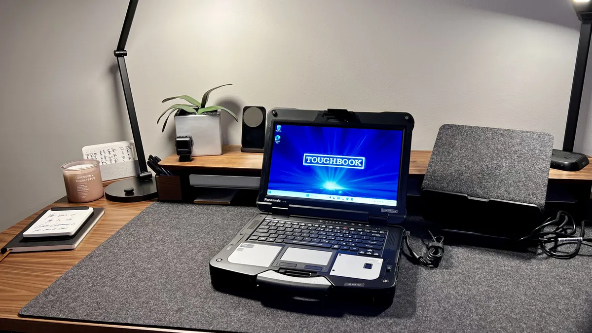 Đánh giá Panasonic Toughbook 40: Laptop siêu bền bỉ chuyên dụng cho quân sự, công trình và công nghiệp 17 Panasonic Toughbook 40 1