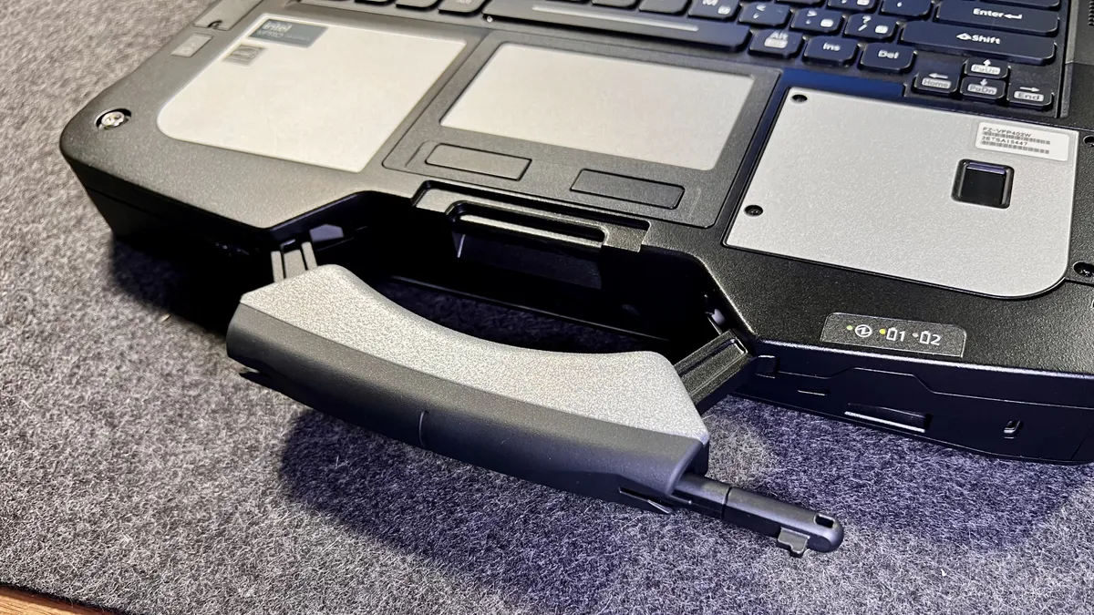 Đánh giá Panasonic Toughbook 40: Laptop siêu bền bỉ chuyên dụng cho quân sự, công trình và công nghiệp 18 Panasonic Toughbook 40 2