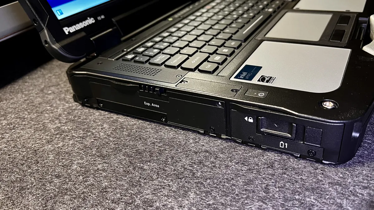 Đánh giá Panasonic Toughbook 40: Laptop siêu bền bỉ chuyên dụng cho quân sự, công trình và công nghiệp 15 Panasonic Toughbook 40 4