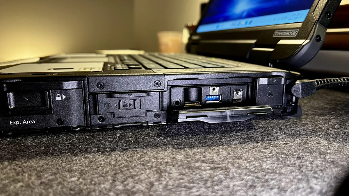 Đánh giá Panasonic Toughbook 40: Laptop siêu bền bỉ chuyên dụng cho quân sự, công trình và công nghiệp 14 Panasonic Toughbook 40 5
