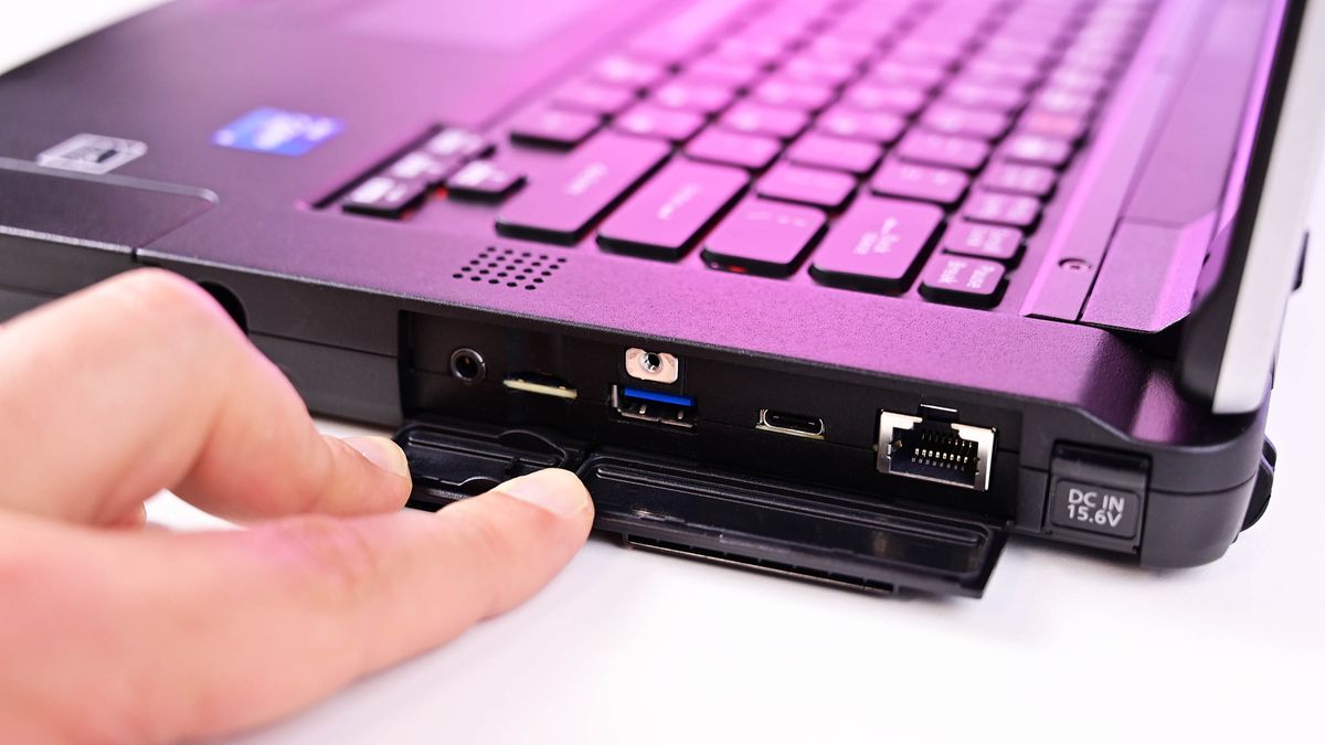 Đánh giá laptop Panasonic Toughbook 55 Mk3 (2024): Chiến binh bền bỉ không ngại mưa gió, bụi bẩn 39 Panasonic Toughbook 55 Mk3 2024 10