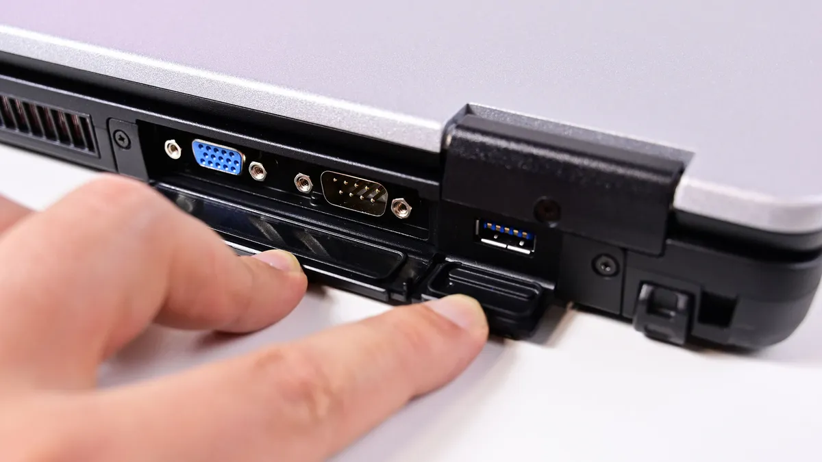 Đánh giá laptop Panasonic Toughbook 55 Mk3 (2024): Chiến binh bền bỉ không ngại mưa gió, bụi bẩn 35 Panasonic Toughbook 55 Mk3 2024 6