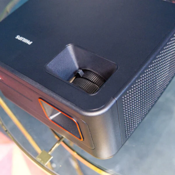 Đánh giá Philips GamePix 900: Chơi game siêu rộng WQHD với màu sắc rực rỡ và hiệu suất mượt mà 15 Philips GamePix 900 6