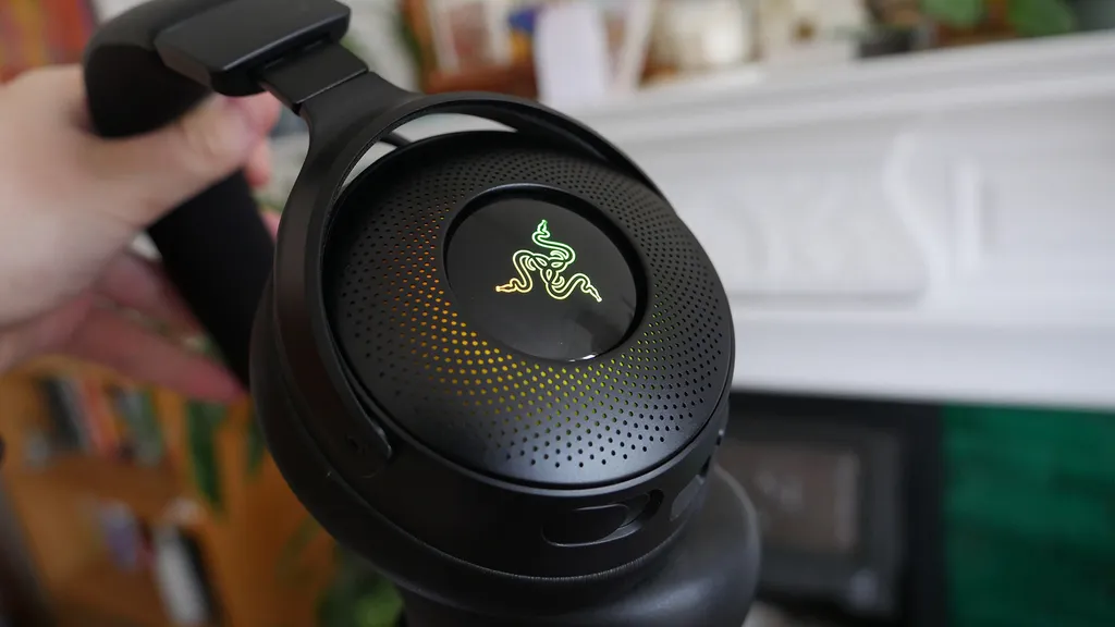 Razer Kraken V4 Pro 2