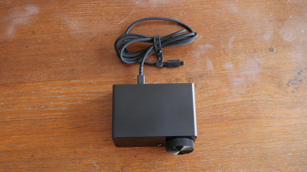 Razer Kraken V4 Pro 4