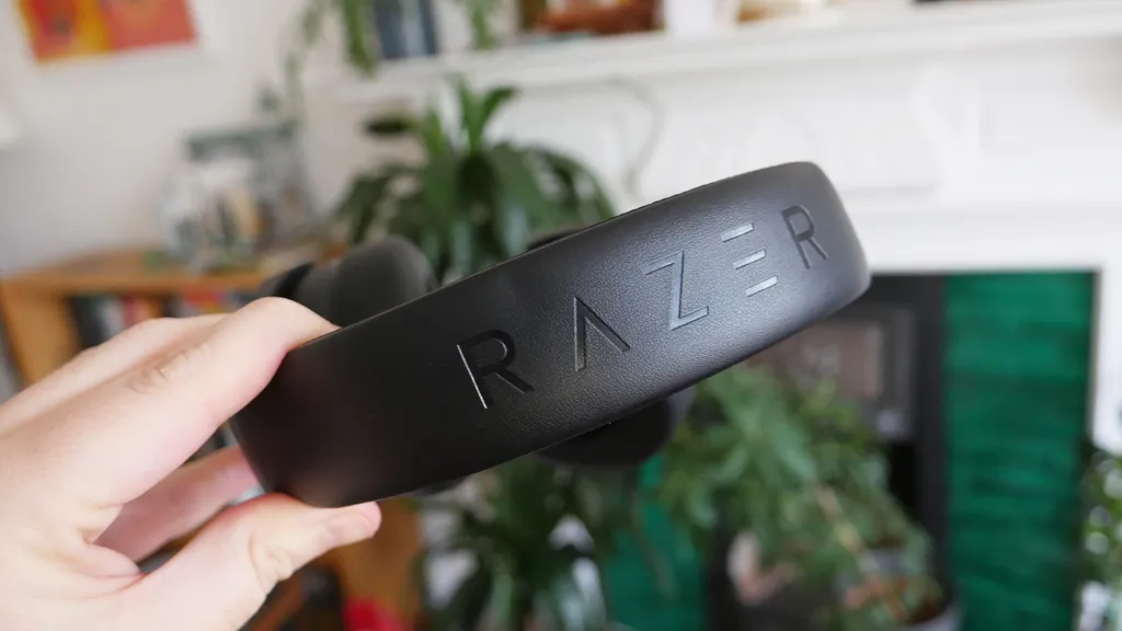 Razer Kraken V4 Pro 7