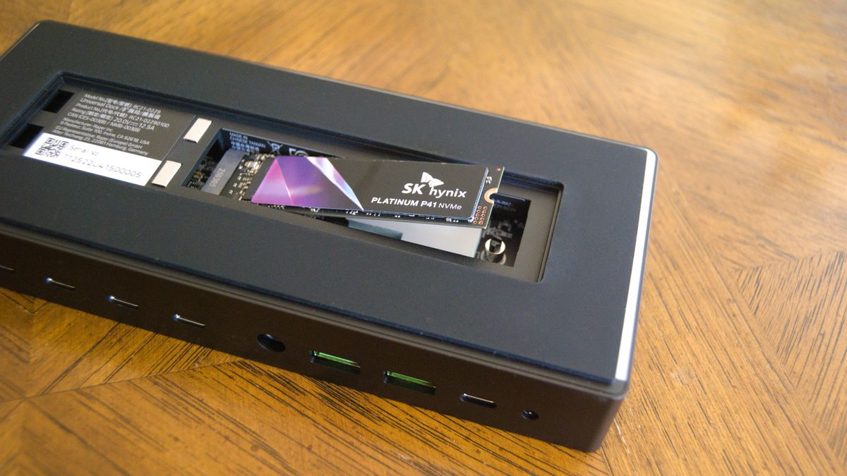 Đánh giá Razer Thunderbolt 5 Dock Chroma: Kết nối siêu nhanh với phong cách RGB nổi bật 11 Razer Thunderbolt 5 Dock 3
