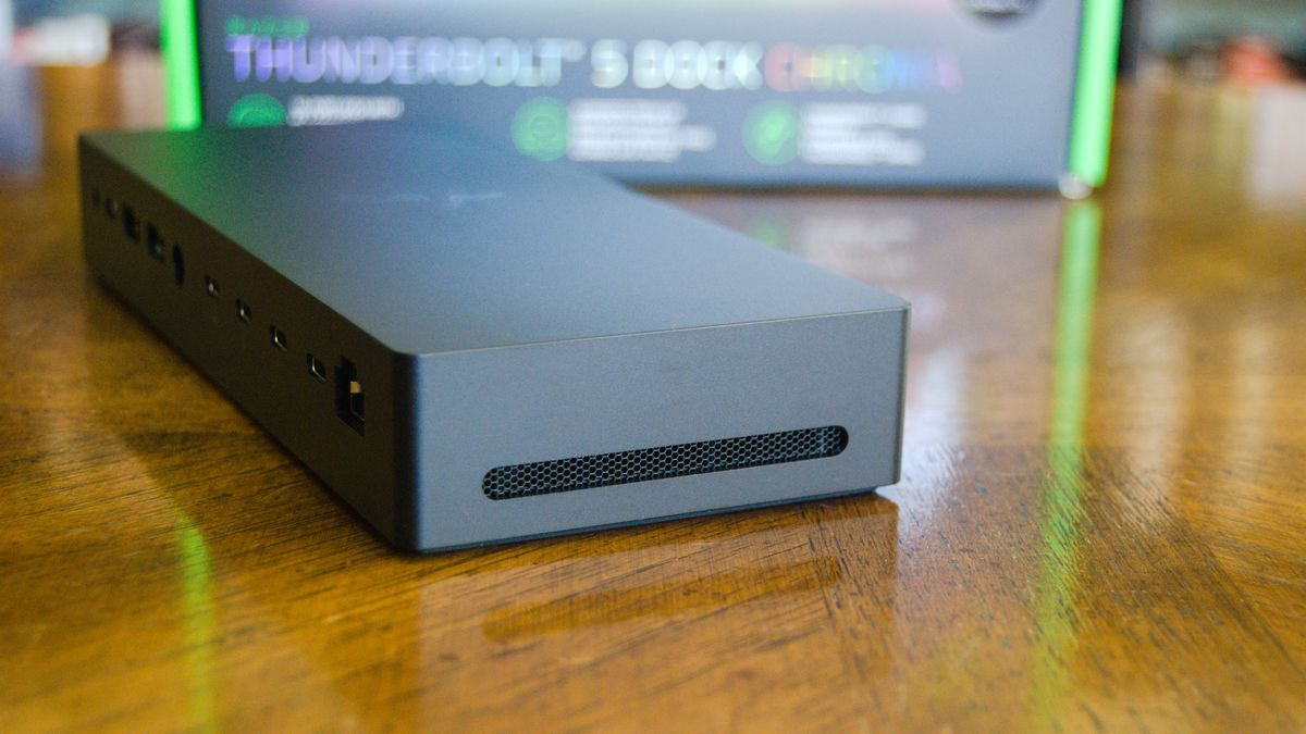 Đánh giá Razer Thunderbolt 5 Dock Chroma: Kết nối siêu nhanh với phong cách RGB nổi bật 14 Razer Thunderbolt 5 Dock 6