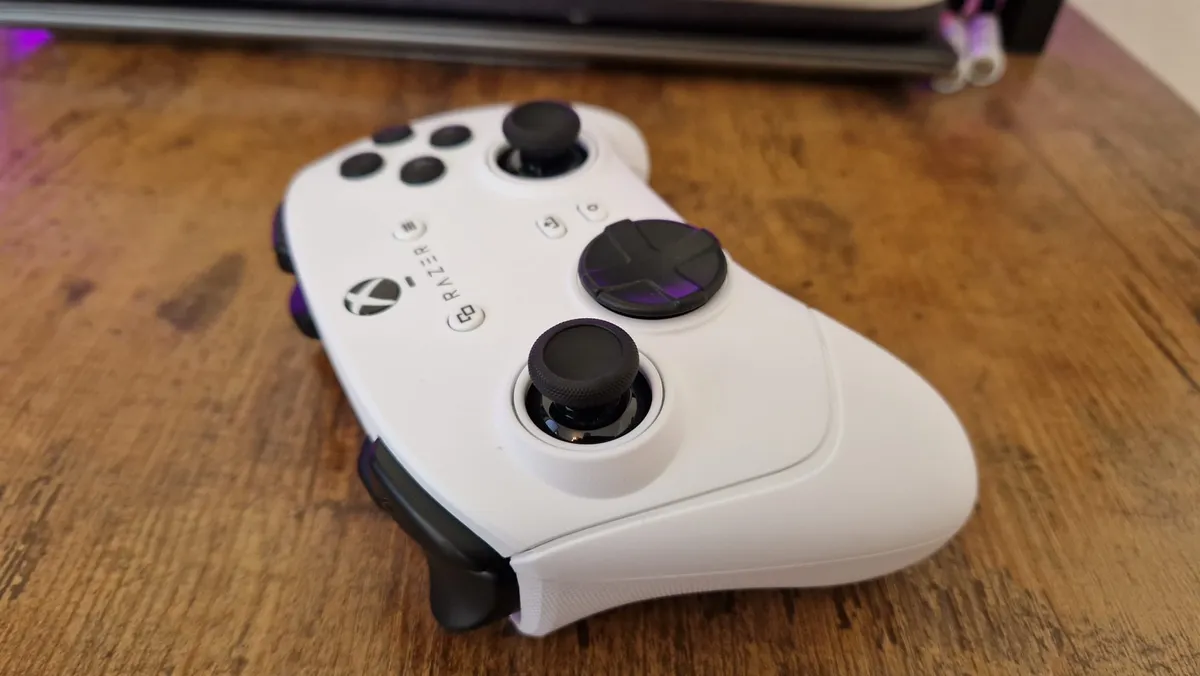 Razer Wolverine V3 Tournament Edition 1