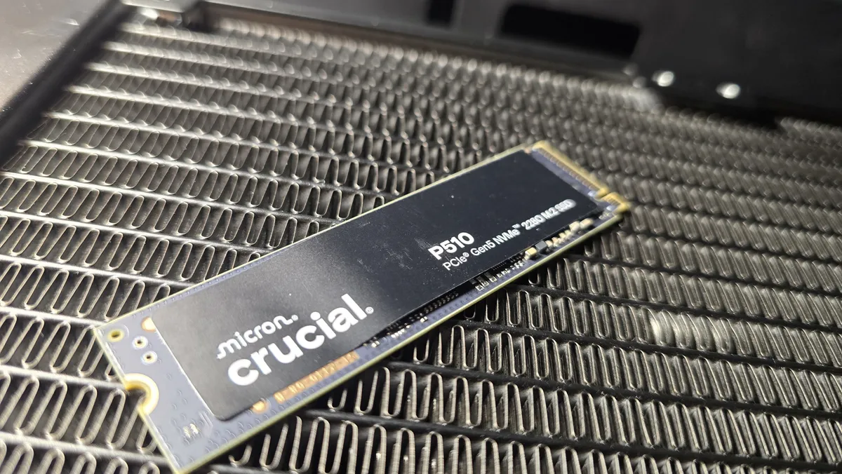 Đánh giá SSD Crucial P510 NVMe: Tốc độ ấn tượng, giá thành phải chăng – Lựa chọn nâng cấp đáng giá? 12 SSD Crucial P510 NVMe 1