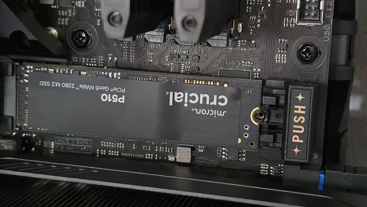 Đánh giá SSD Crucial P510 NVMe: Tốc độ ấn tượng, giá thành phải chăng – Lựa chọn nâng cấp đáng giá? 14 SSD Crucial P510 NVMe 2