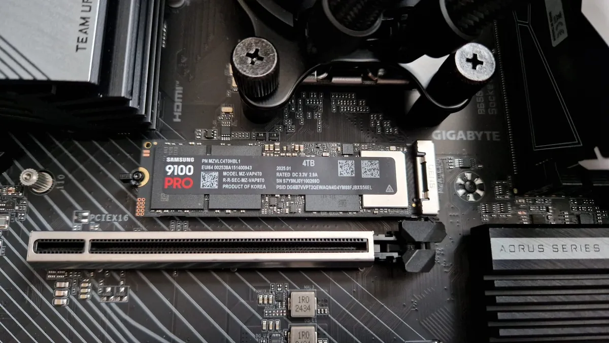 Đánh giá Samsung 9100 Pro 4TB: Khi kỹ thuật vượt xa nhu cầu - Khám phá SSD Gen 5 nhanh nhất. 13 Samsung 9100 Pro 4TB 3