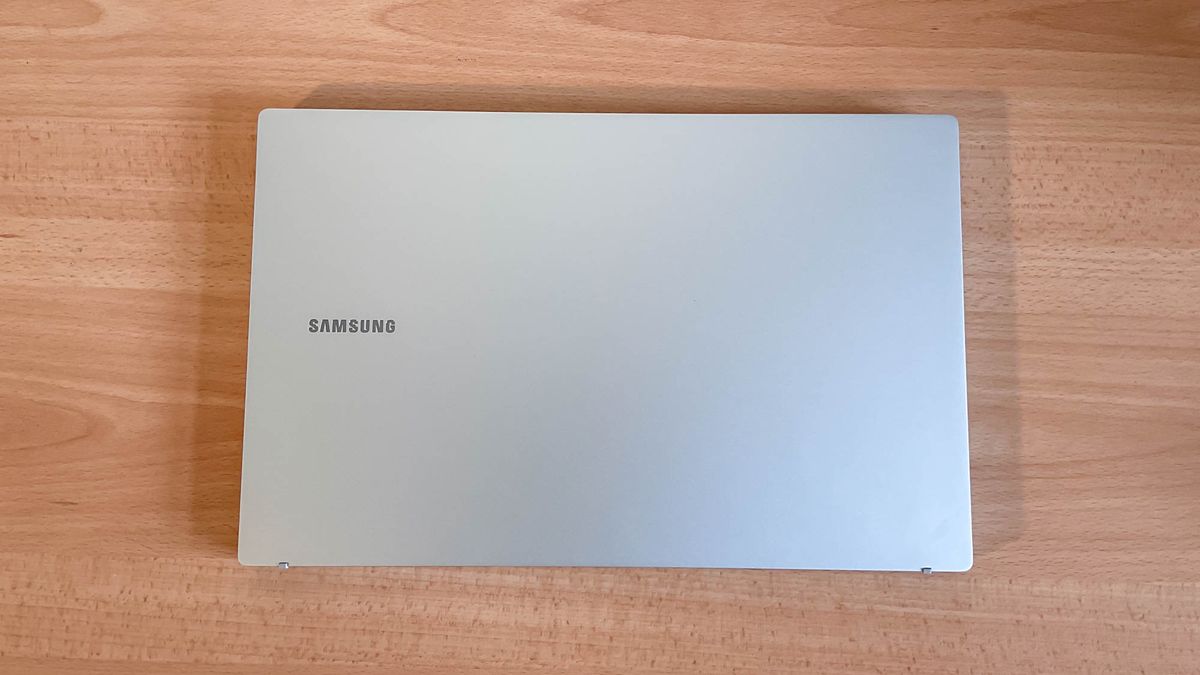 Đánh giá Samsung Galaxy Book (2021): Laptop mỏng nhẹ, hiệu năng ổn định – Lựa chọn lý tưởng cho công việc và giải trí? 18 Samsung Galaxy Book 2021 12