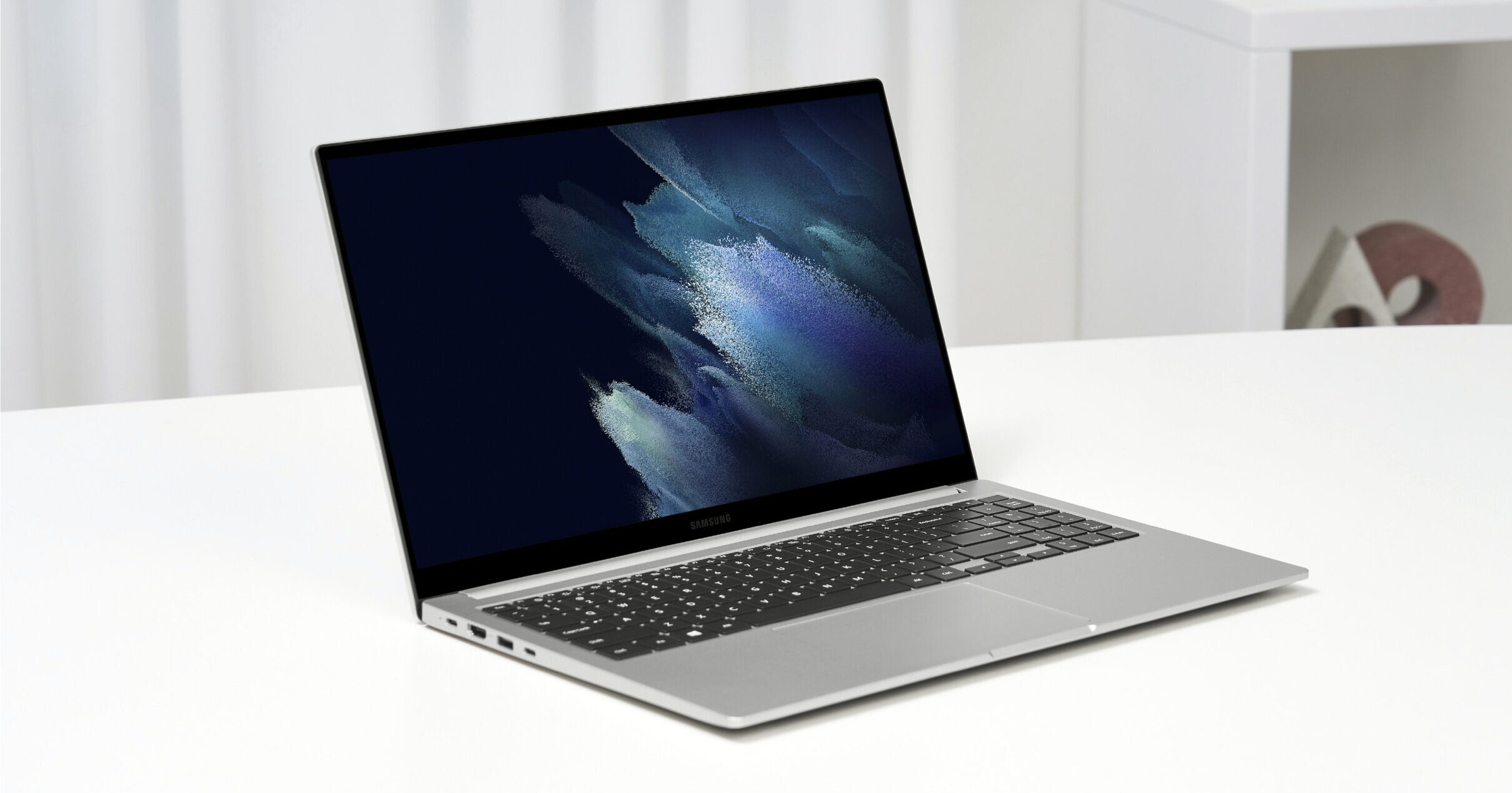 Đánh giá Samsung Galaxy Book (2021): Laptop mỏng nhẹ, hiệu năng ổn định – Lựa chọn lý tưởng cho công việc và giải trí? 27 Samsung Galaxy Book 2021 16 scaled e1753267998764