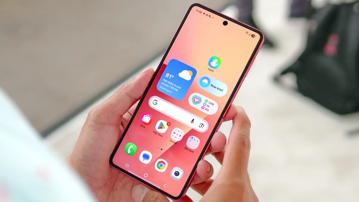 Đánh giá thực tế Samsung Galaxy Z Flip 7: Đột phá với màn hình ngoài toàn diện, sẵn sàng cho tương lai 26 Samsung Galaxy Z Flip 7 10