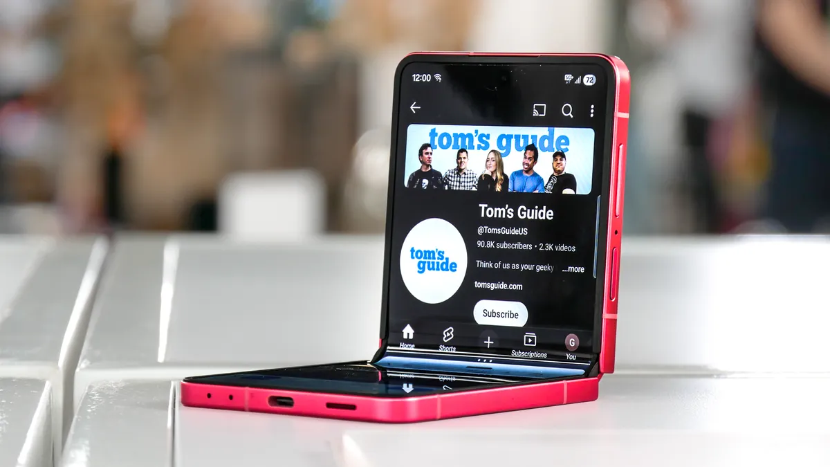 Đánh giá thực tế Samsung Galaxy Z Flip 7: Đột phá với màn hình ngoài toàn diện, sẵn sàng cho tương lai 19 Samsung Galaxy Z Flip 7 3