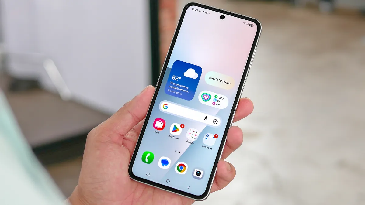 Đánh giá thực tế Samsung Galaxy Z Flip 7: Đột phá với màn hình ngoài toàn diện, sẵn sàng cho tương lai 23 Samsung Galaxy Z Flip 7 7