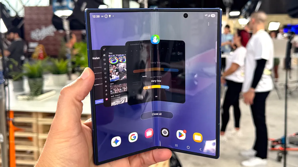 Trên tay Samsung Galaxy Z Fold 7: Chiếc điện thoại gập siêu mỏng dẫn đầu xu thế ⋆ COHOTECH.VN
