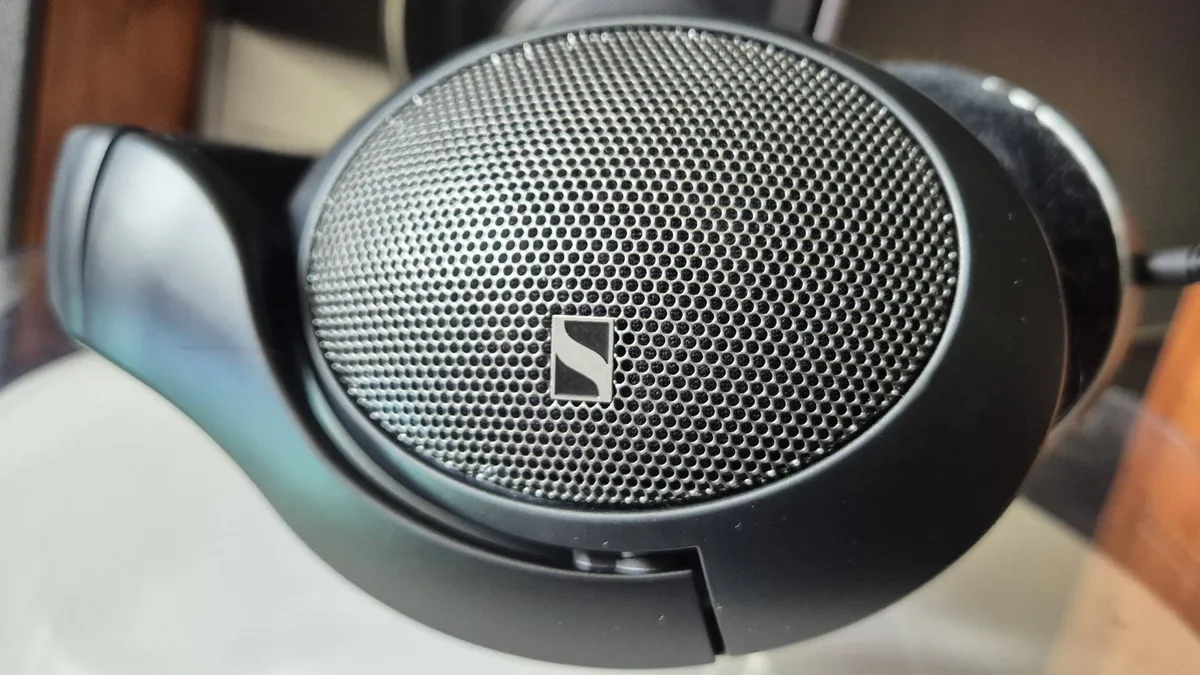Khám phá Sennheiser HD 550: Tai nghe open-back với âm trường đỉnh cao 9 Sennheiser HD 550 1