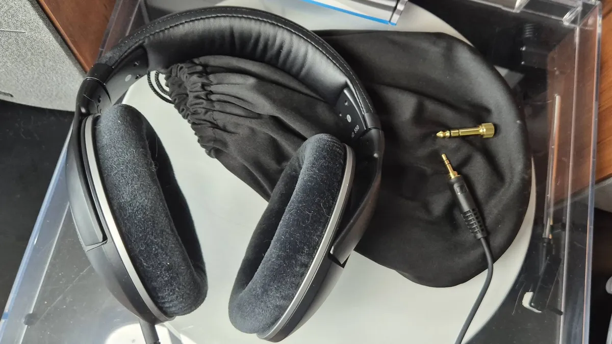 Khám phá Sennheiser HD 550: Tai nghe open-back với âm trường đỉnh cao 11 Sennheiser HD 550 3